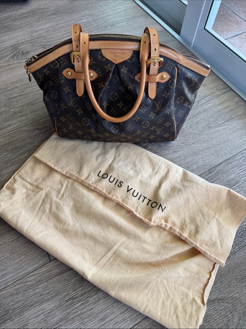 LOUIS VUITTON Monogram Tivoli GM (Discontinued)